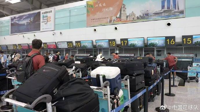 行李太多？中國國家橄欖球隊的官方回應：56件設備的具體情況如下